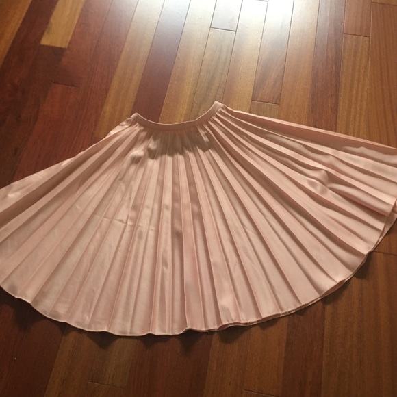Pleated blush/salmon colour skirt Size S - Picture 1 of 5